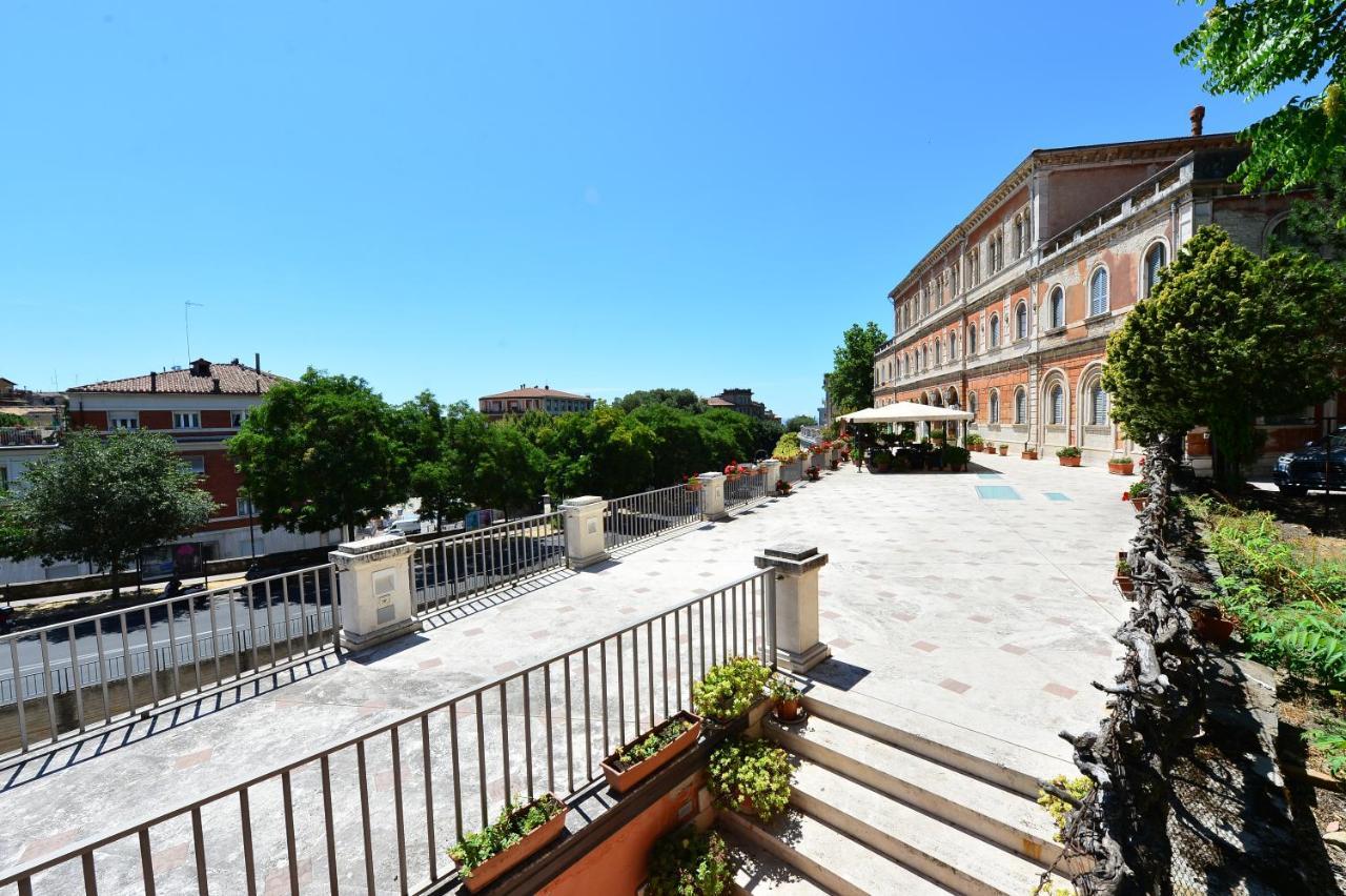 Hotel Iris Перуджа Екстер'єр фото