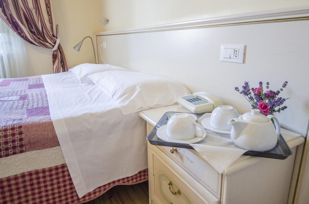 Hotel Iris Перуджа Екстер'єр фото